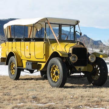 1925 white model 1545 yellowstone tour bus