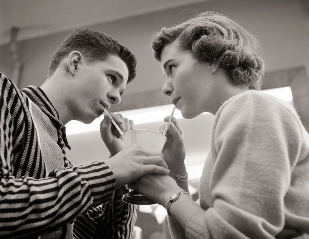 30 Vintage Photos of Ice Cream Parlors - Vintage Soda Fountain