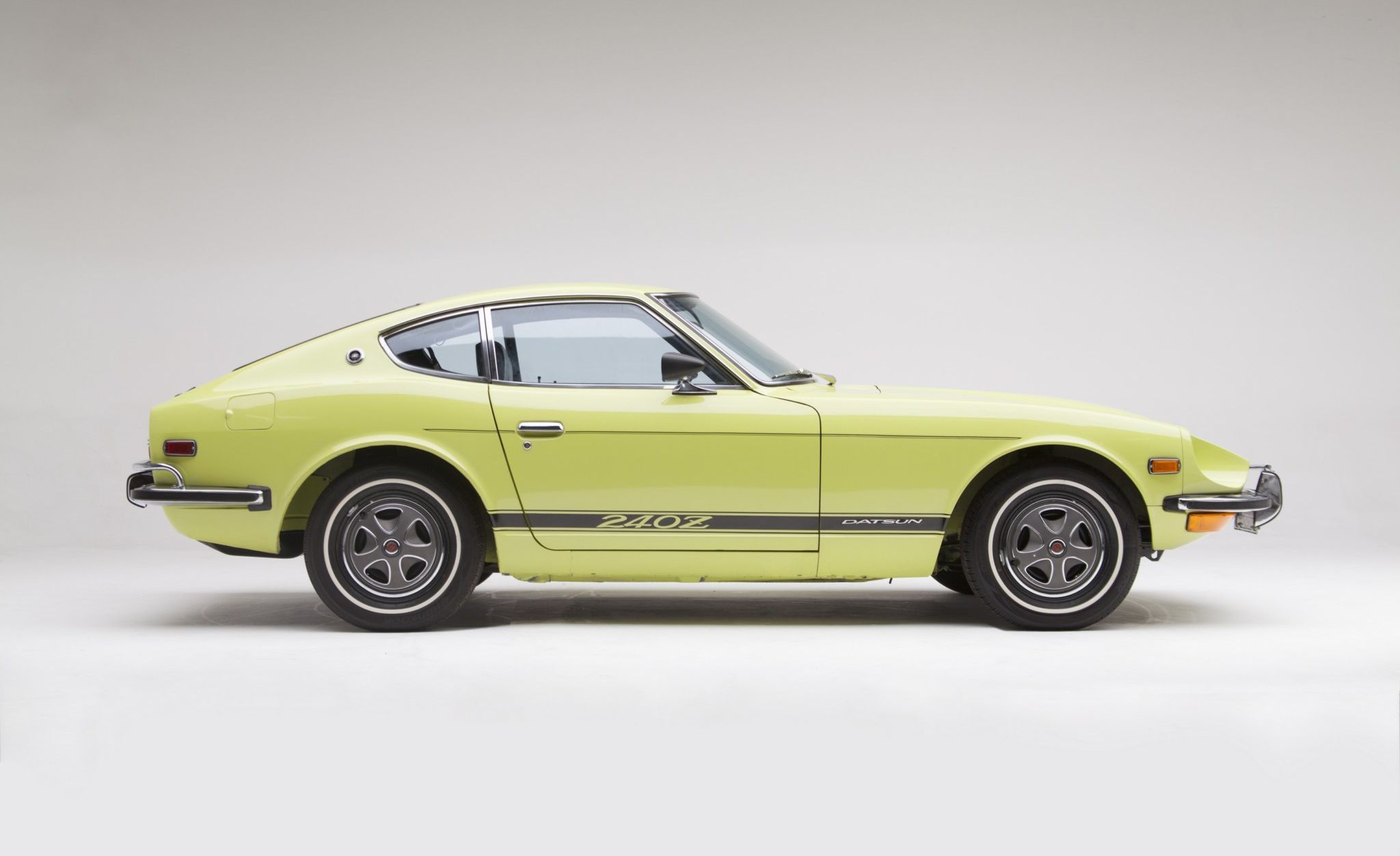 datsun 240z yellow