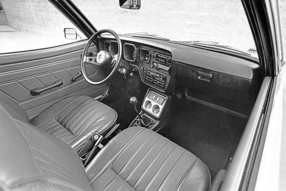 1976 datsun f10