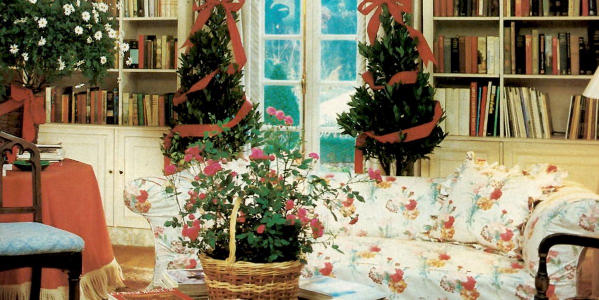 room, interior design, living room, furniture, home, building, ceiling, wall, table, christmas decoration,