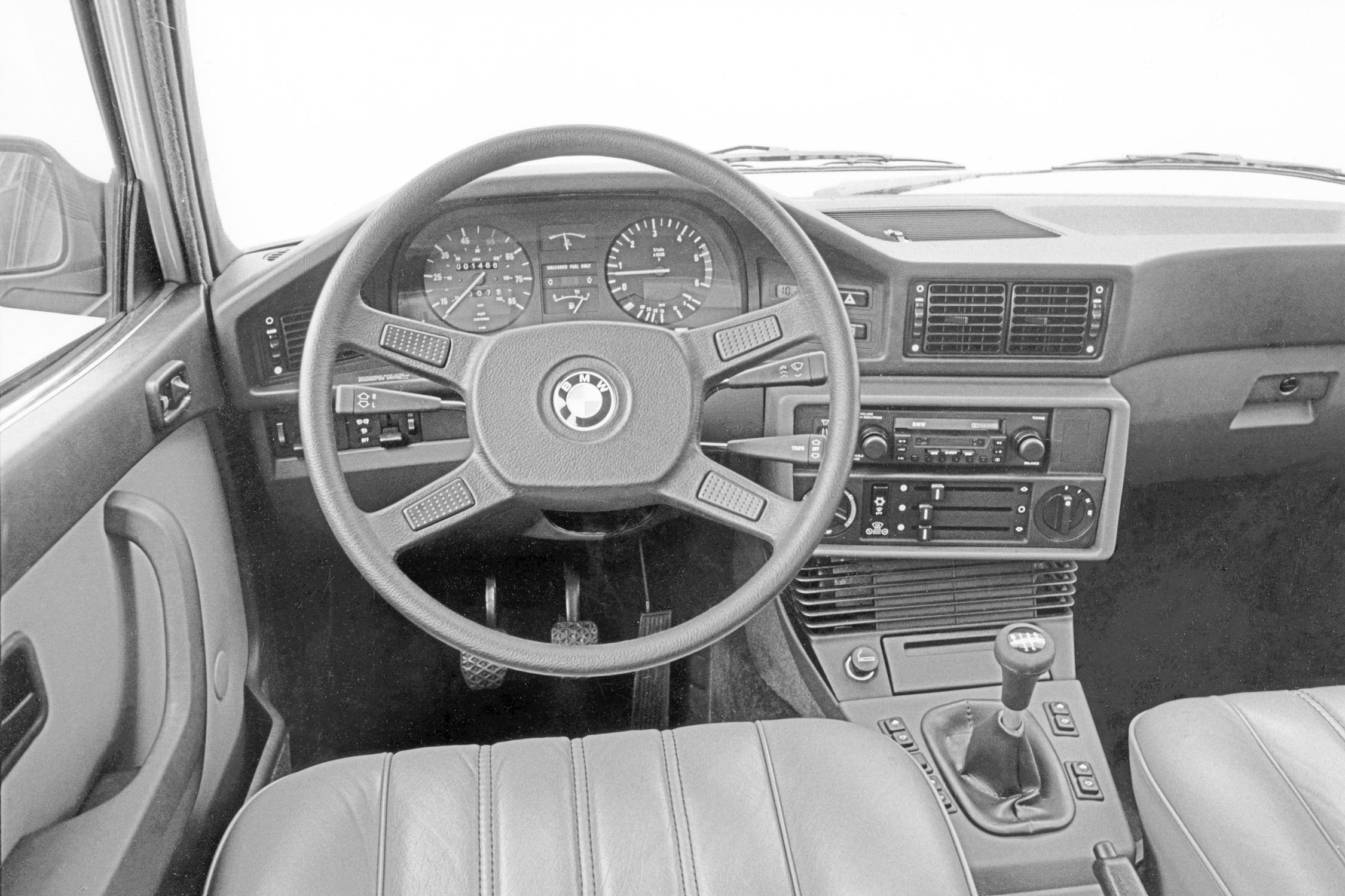 View Photos of the 1982 BMW 528e