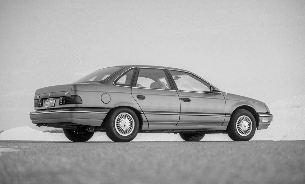 El Ford Taurus LX probado cambia la forma de los sedanes para siempre taurus 1986 El Ford Taurus LX probado cambia la forma de los sedanes para siempre