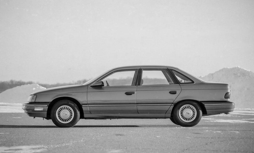 El Ford Taurus LX probado cambia la forma de los sedanes para siempre taurus 1986 El Ford Taurus LX probado cambia la forma de los sedanes para siempre