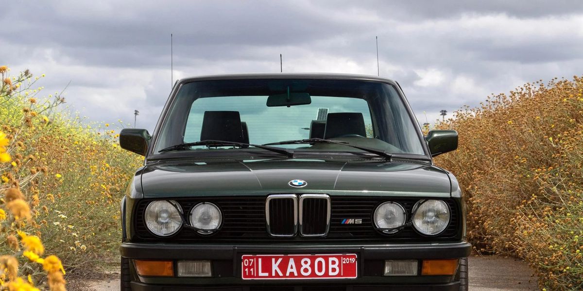 Roll Like an Actual King in This 1987 BMW M5, Our Bring a Trailer Auction Pick