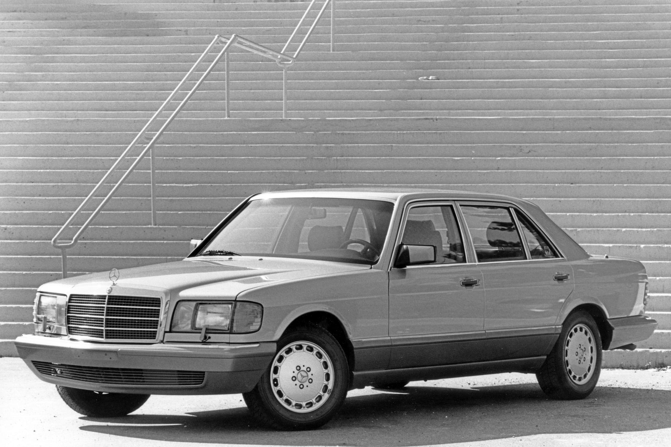 View Photos of the 1987 Mercedes-Benz 560SEL