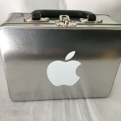 Bag, Suitcase, Baggage, Material property, Coin purse, Business bag, Rectangle, Metal, Briefcase, 