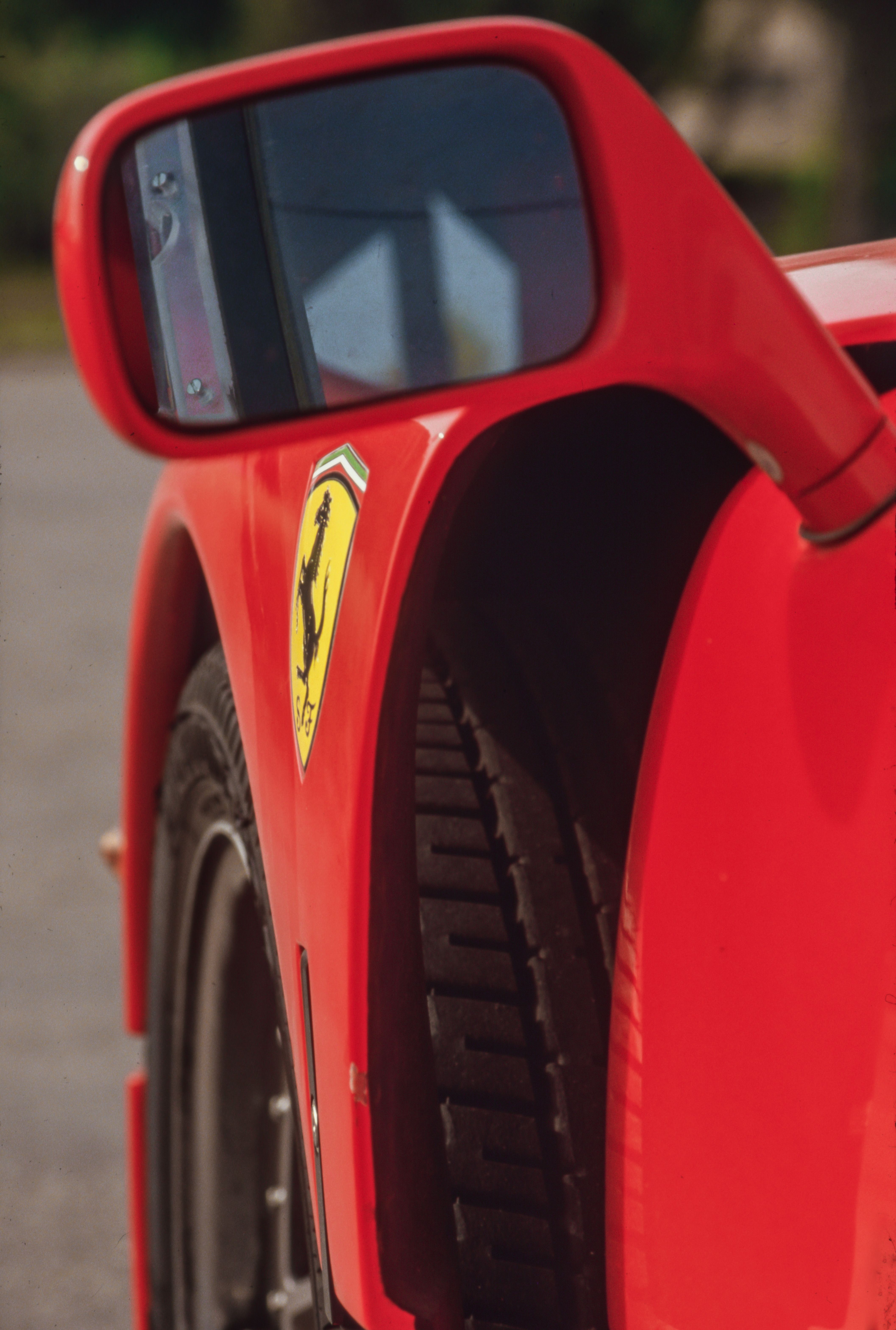 Modestly Driven 1991 Ferrari F40 in Rosso Ferrari Is Looking for a New  Owner - autoevolution