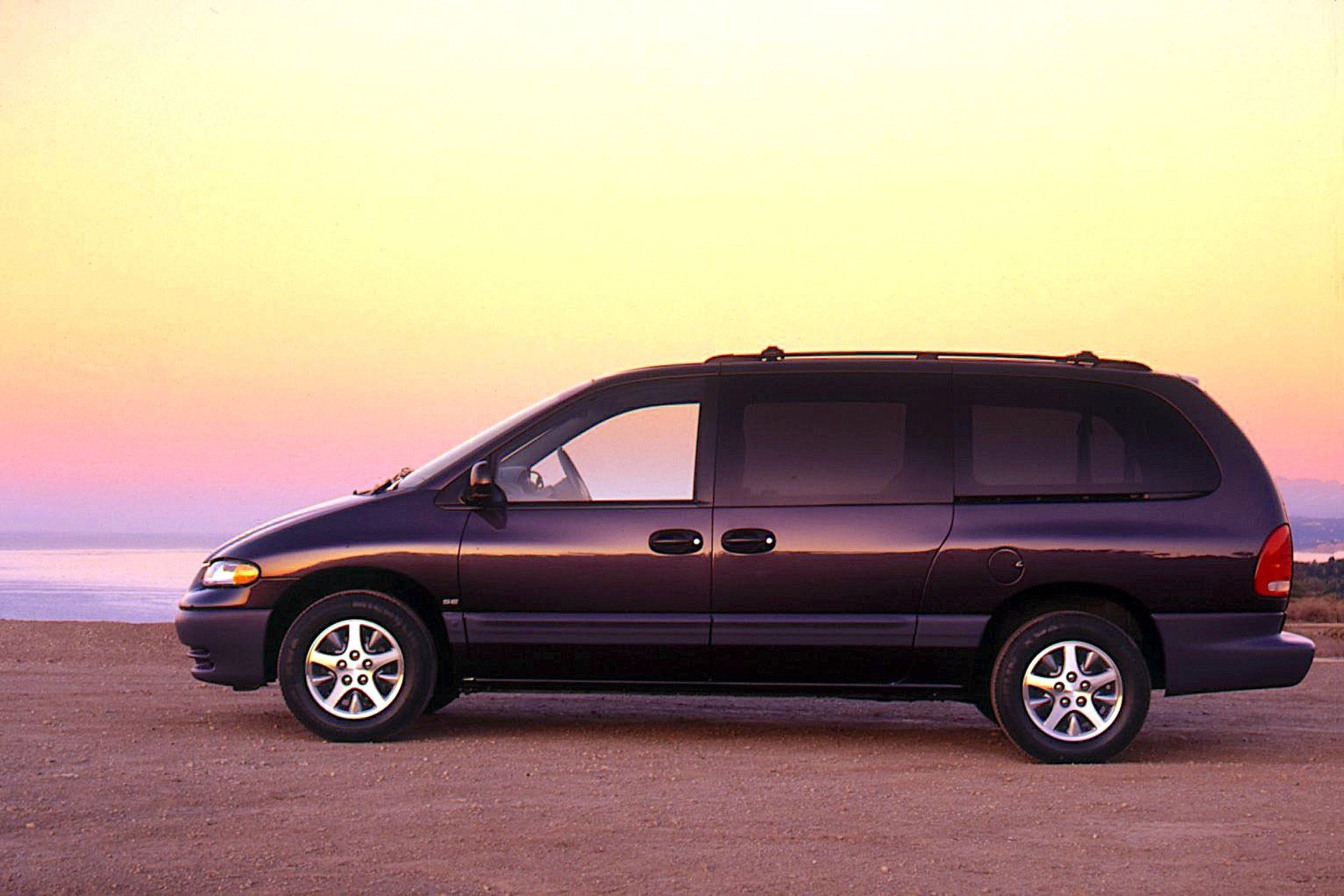 View Photos of the 1996 Chrysler Minivans