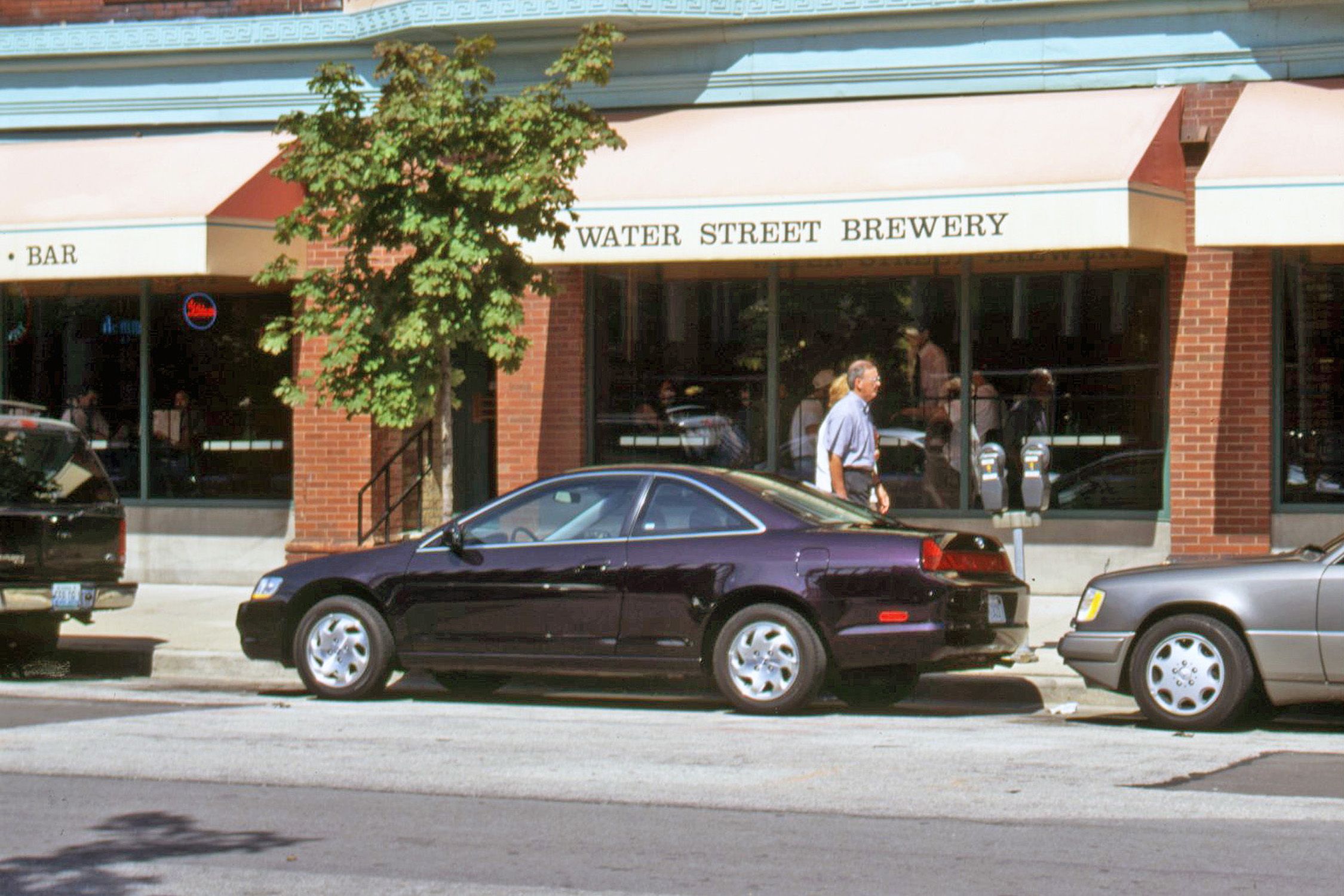 View Photos of the 1998 Honda Accord Coupe EX