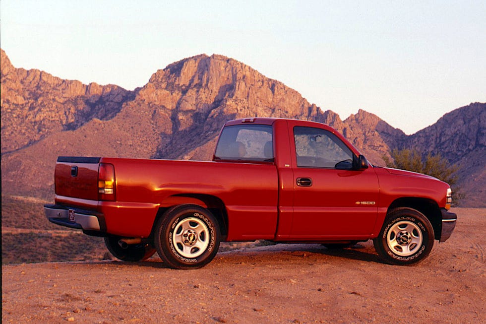 1999 Chevrolet Silverado Chooses Mild over Wild