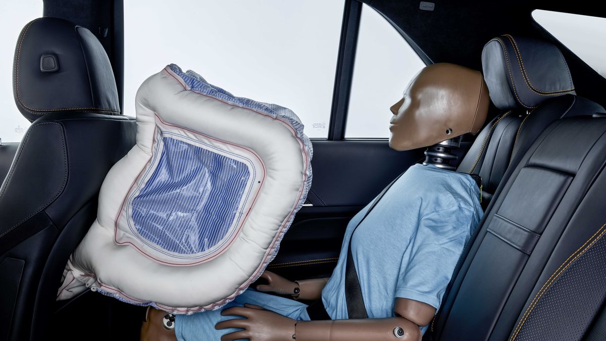An Airbag for the Back Seat? Mercedes-Benz Is Developing a Clever One