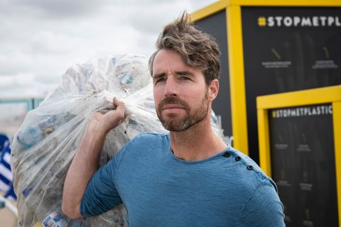 Merijn Tinga tijdens National Geographic Beach CleanUp 2018