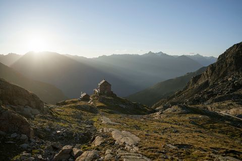 De Erlanger Htte kijkt uit op de meer dan 3000 meter hoge toppen van de tztaler en Stubaier alpen