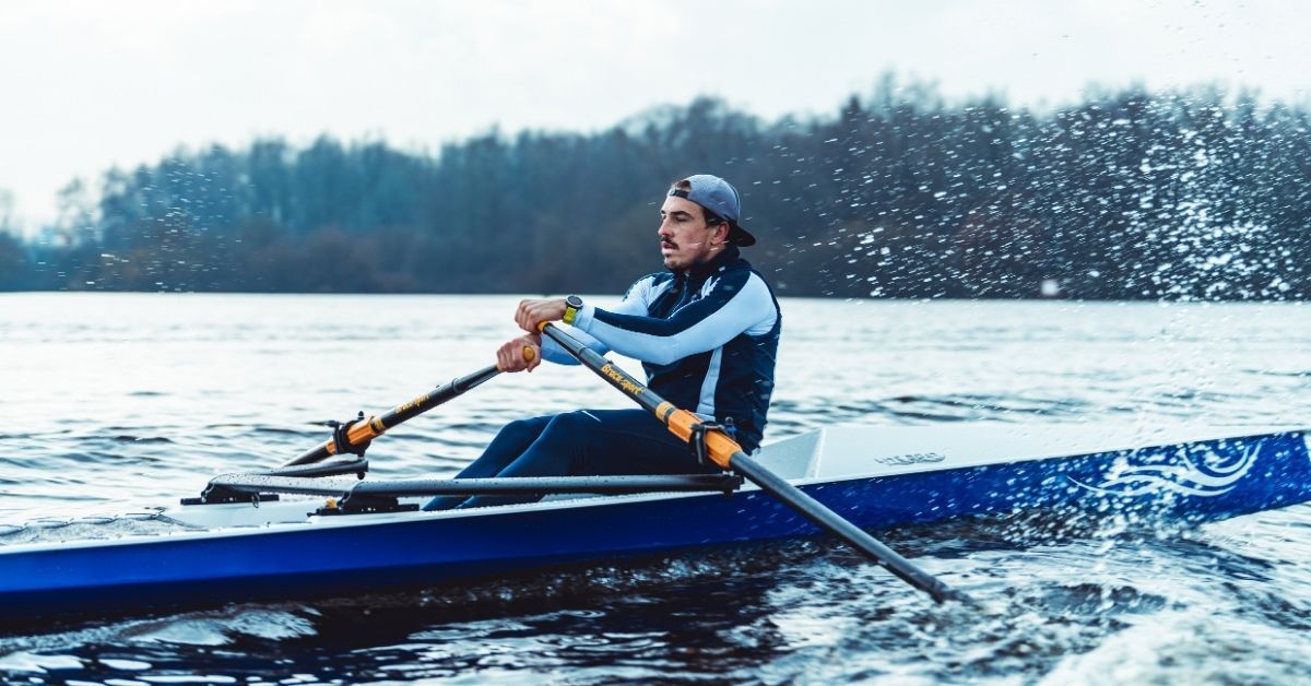 Niki van Sprang begon met roeien in zijn geboorteplaats Almere en bereidt zich inmiddels voor op de Olympische Spelen van 2021 in de tweezonderstuurman Tijdens zijn challenge voor Talisker en Parley for the Oceans roeide hij voor het eerst op open zee