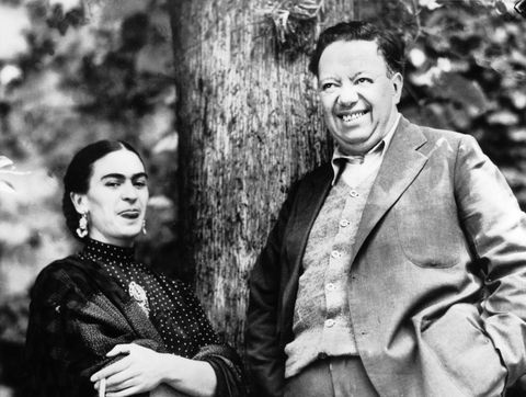 While taking a break during the “fake trial” of Russian revolutionary Leon Trotsky, Kahlo and Rivera share a lighthearted pause.