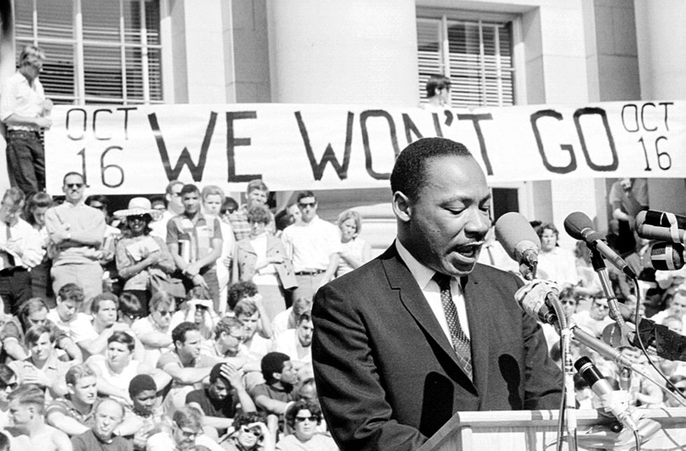 martin luther king jr delivers a speech on may 17 1967 at uc berkeleys sproul plaza in berkeley california