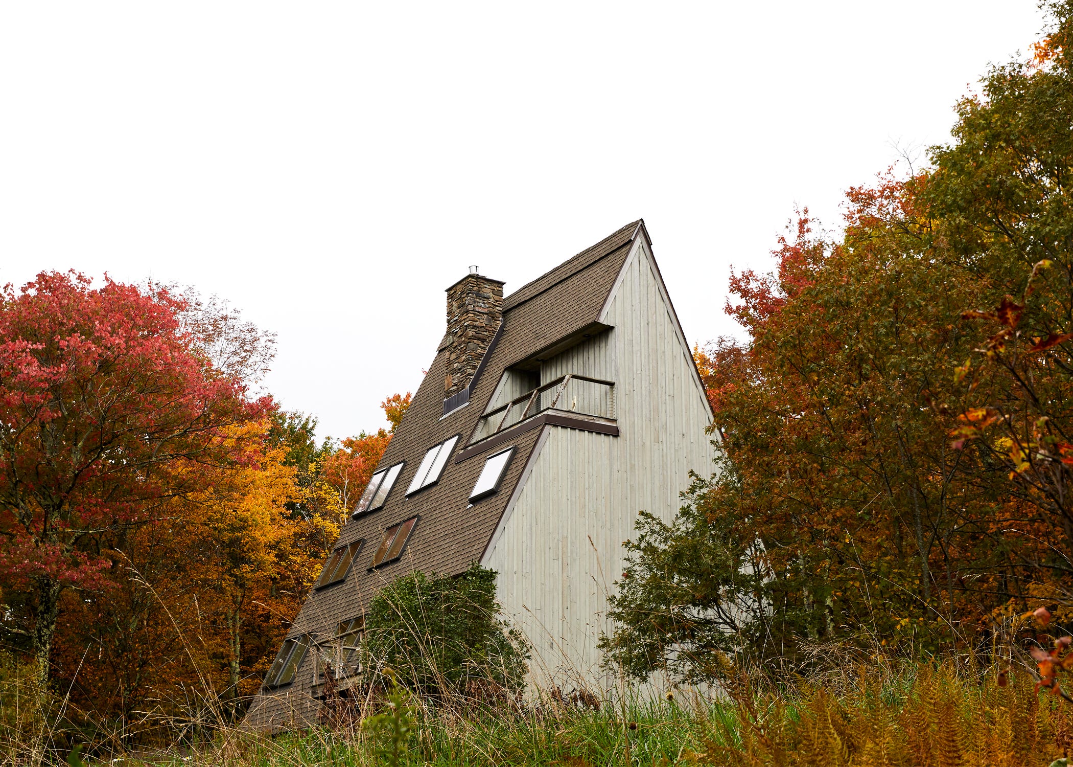 BHDM Revitalizes A Quirky 1970s A Frame In The Catskill Mountains 
