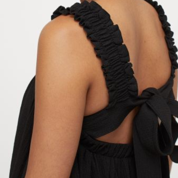 petróleo Lanzamiento Caña Hay un vestido largo negro con lazo en H&M que promete desatar pasiones y  amores al instante