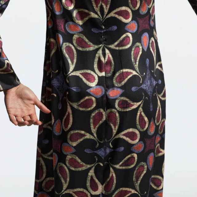 Este es el vestido viral de Zara de las mujeres de más de 40 años