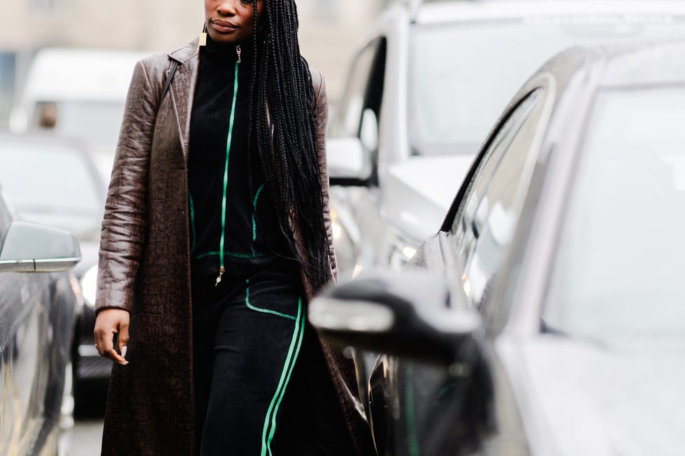 Hair, Street fashion, Black, Clothing, Green, Fashion, Outerwear, Hairstyle, Beauty, Jacket, 