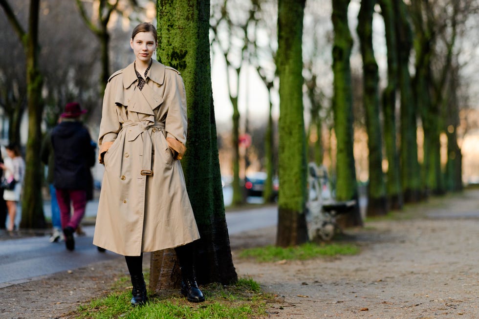 Trench coat, Street fashion, Clothing, Overcoat, Coat, Fashion, Outerwear, Standing, Tree, Spring, 