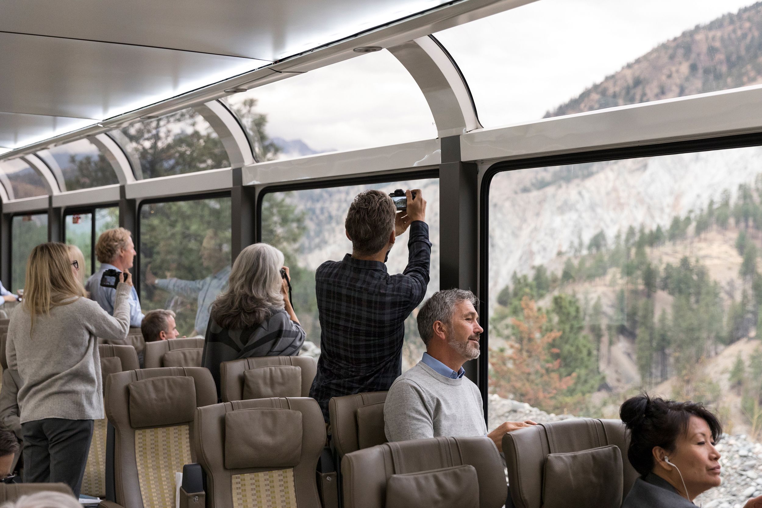 Ellers Bliver værre køretøj Rocky Mountaineer train has glass roof for the best rail views