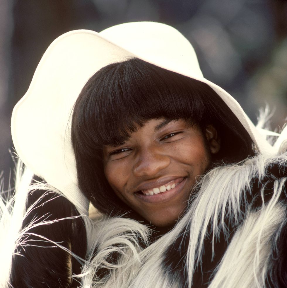 new york 1st february: american singer stephanie mills posed at home in mount vernon, new york in february 1976. (photo by fin costello/redferns)