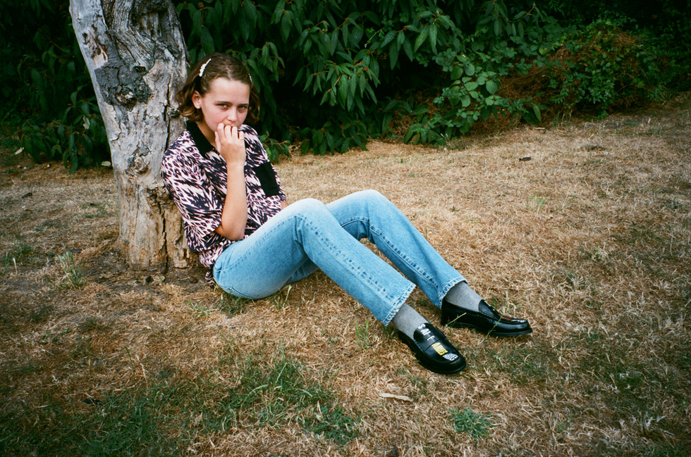 People in nature, Green, Sitting, Grass, Blue, Beauty, Jeans, Tree, Leaf, Fashion, 