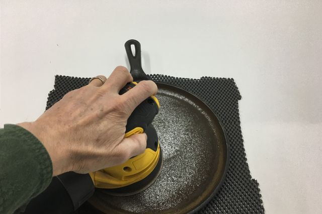 Sanding, Polishing, & Seasoning Lodge Cast Iron Skillet 