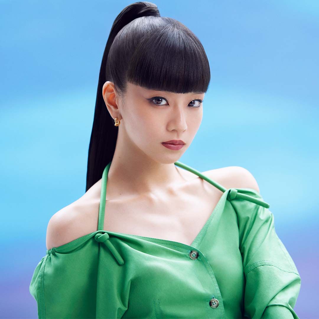 サラつや黒髪のアイコンHinaが、全米No.1ヘアケアオイル（※1