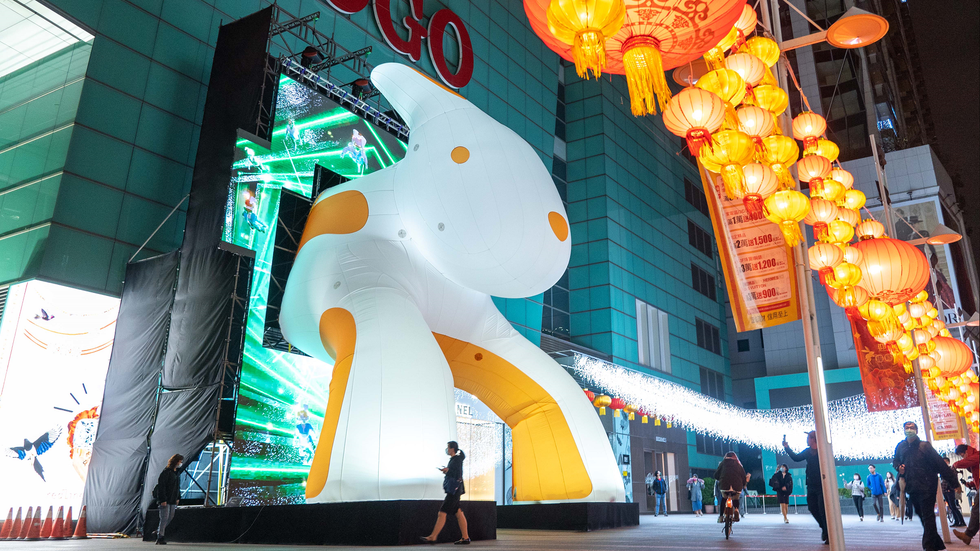 2023台灣燈會在台北！橫框12行政區、首創「城市型燈會」，巨型兔兔＋逾300作品現身台北街頭