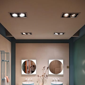 a bathroom with a large mirror at the Cersaie event a bathroom with a large mirror at the cersaie event