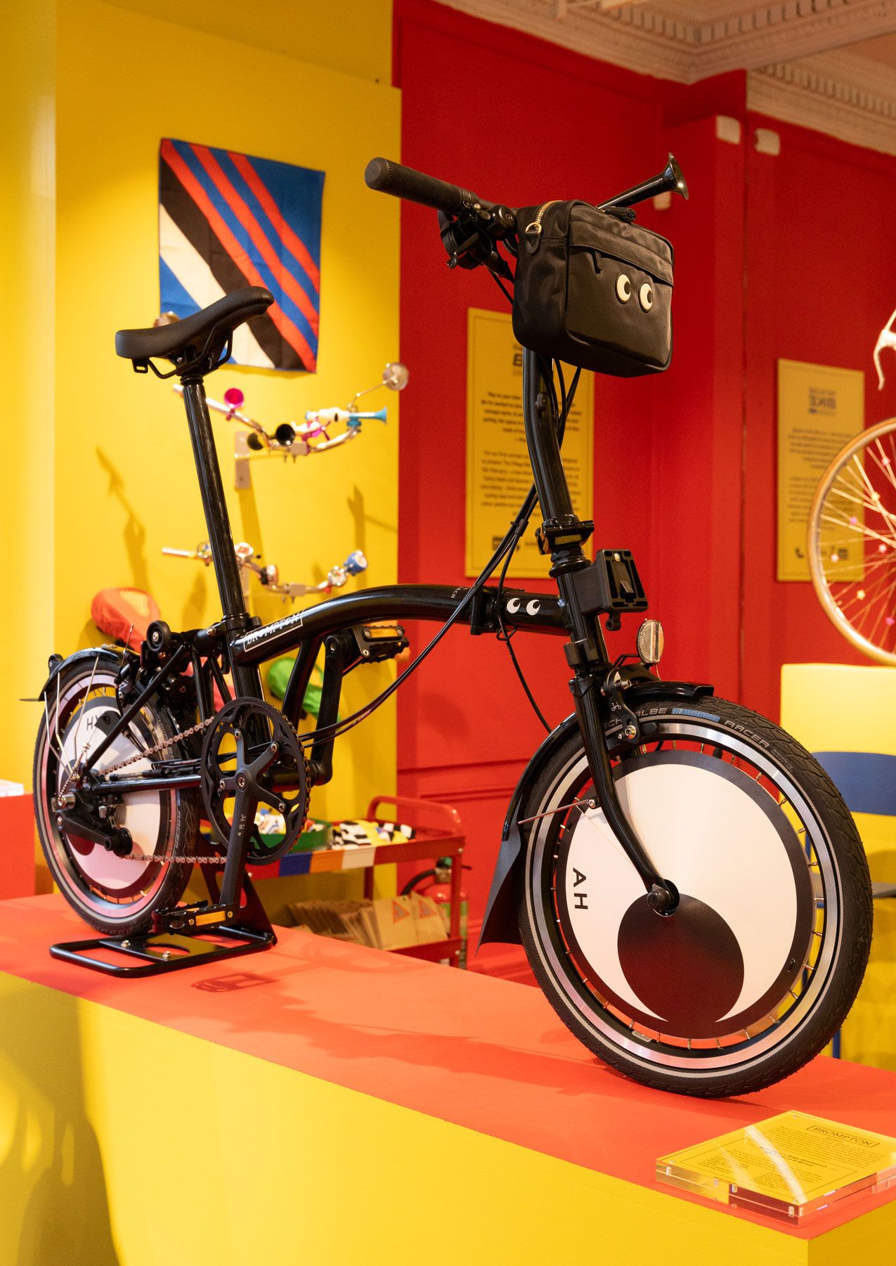 アニヤ・ハインドマーチ」が自転車＆サイクリングのポップアップ