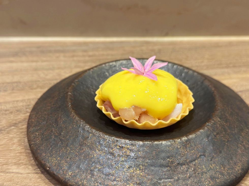 壽司芳sushiyoshi台北店推出限定夏季套餐！「法魂日料」日本主廚以水果、海鮮交織「初戀旬之味」