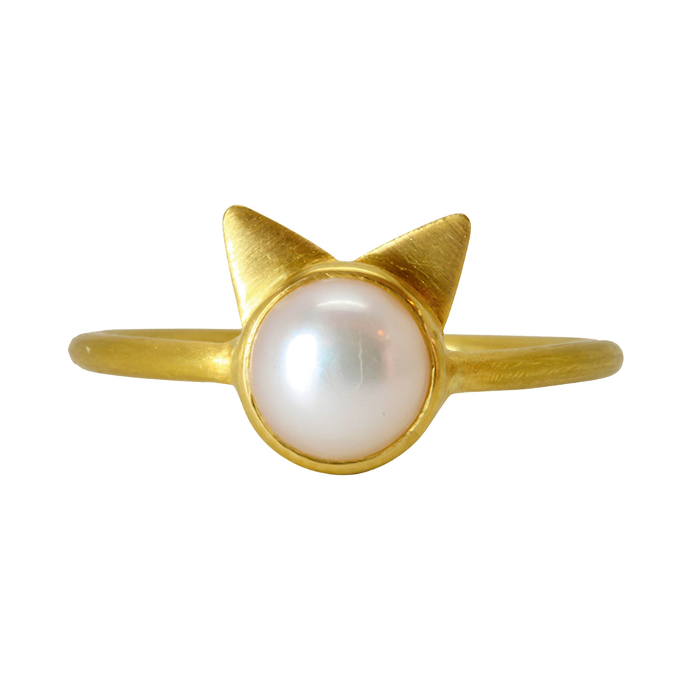 a yellow star with a white background a yellow star with a white background