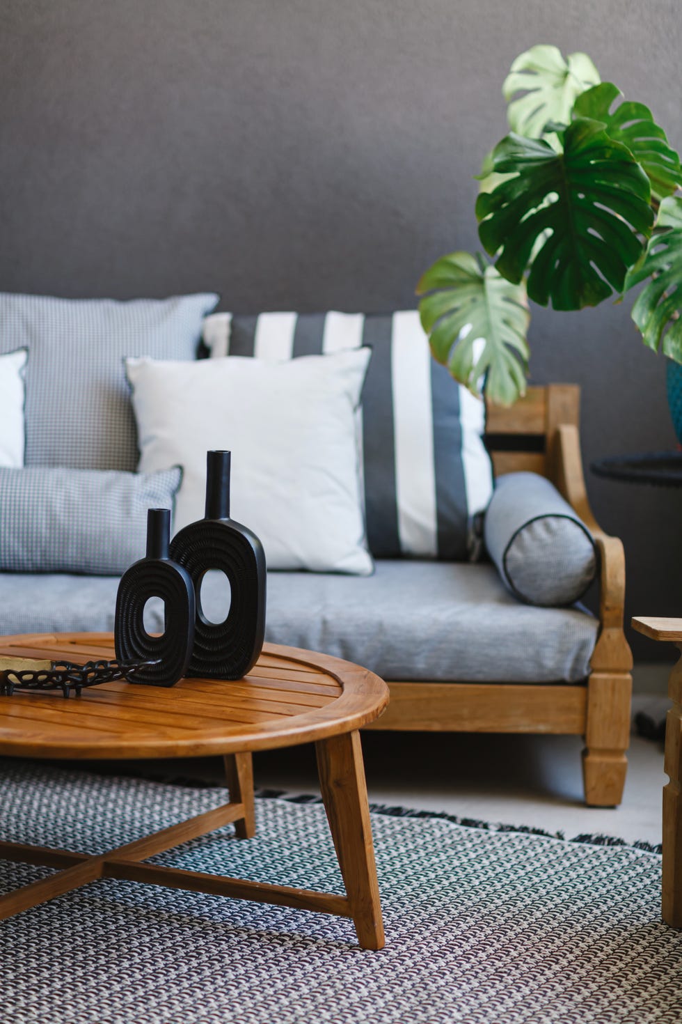 casa reformada e inspirada en la personalidad de su propietaria con piezas vintage, textiles expresivos y colores intensos