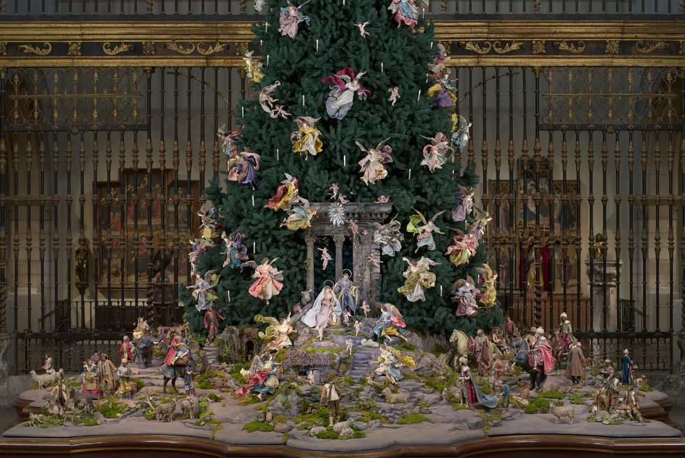 metropolitan museum of art's christmas tree
