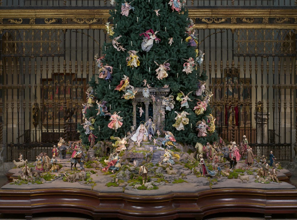 metropolitan museum of art's christmas tree