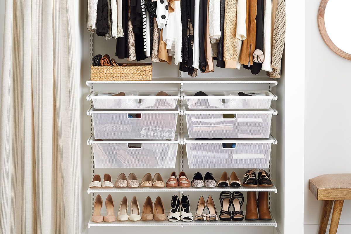 https://hips.hearstapps.com/hmg-prod/images/2-elfa-classic-white-closet-1200px-2-1553180383.jpg