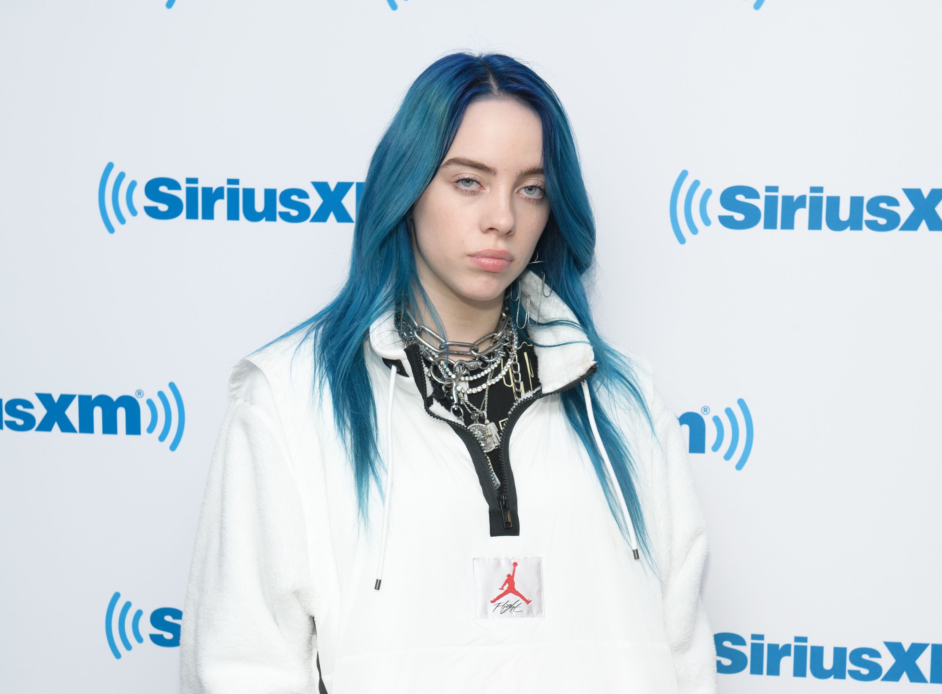 ビリーアイリッシュ billie eilish 公式 ネックレス青