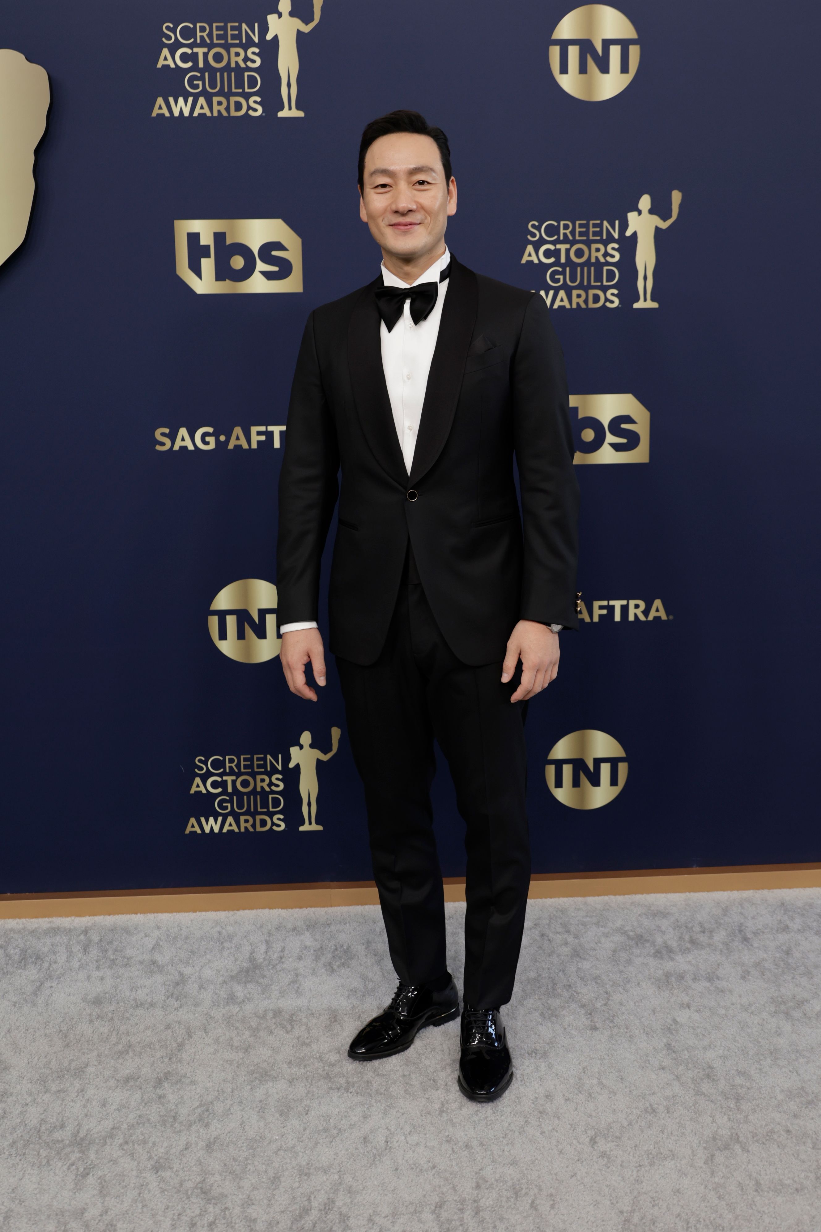 チョン・ホヨンがSAGアワード2022で纏った「ルイ・ヴィトン」の