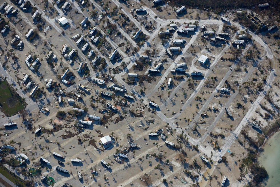 Op deze luchtfoto zijn caravans te zien die op Sunshine Key halverwege de Florida Keys omver zijn geblazen door de orkaan Irma