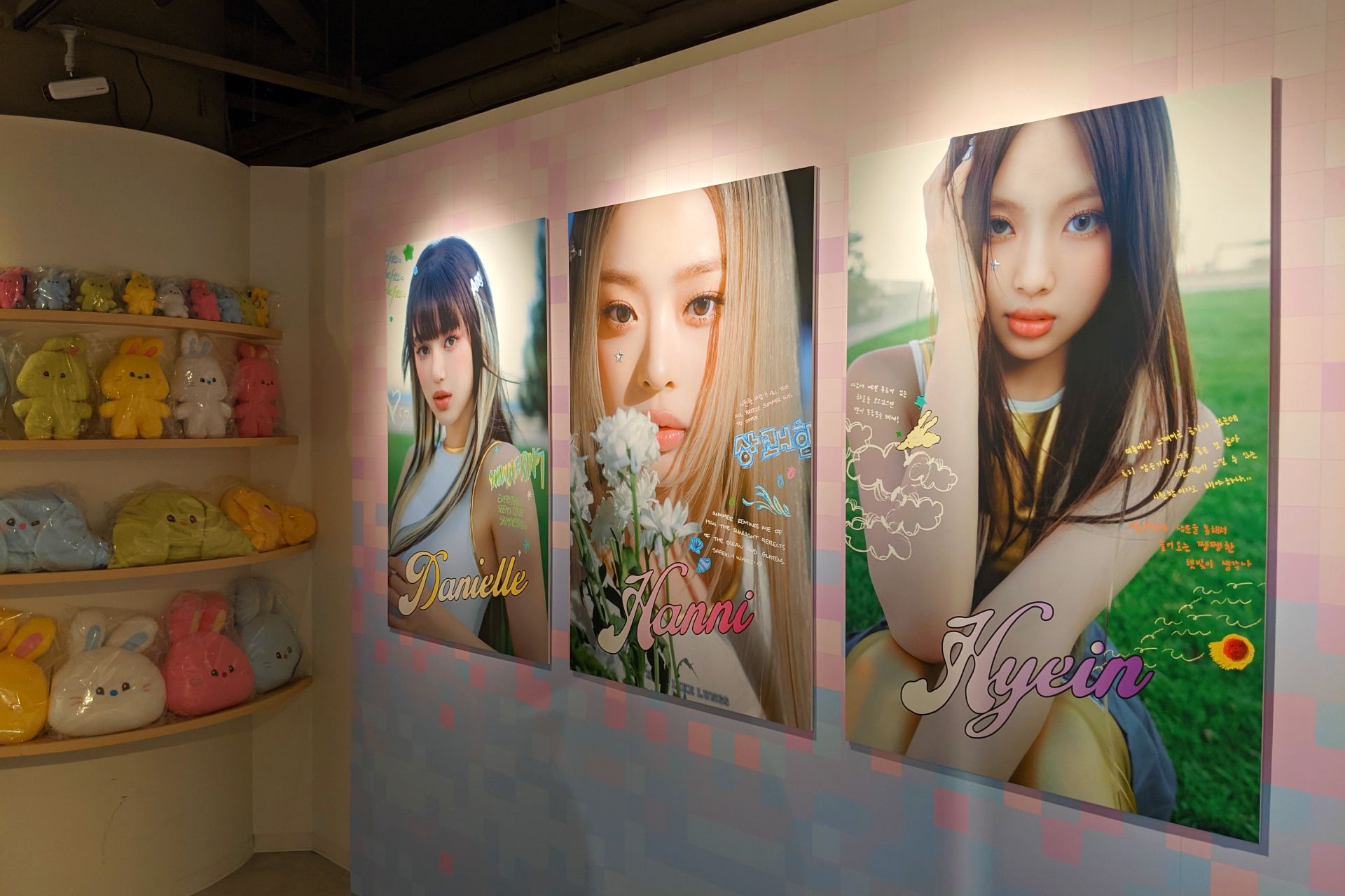 渋谷で開催中！ NewJeans（ニュージーンズ）のグッズが買える