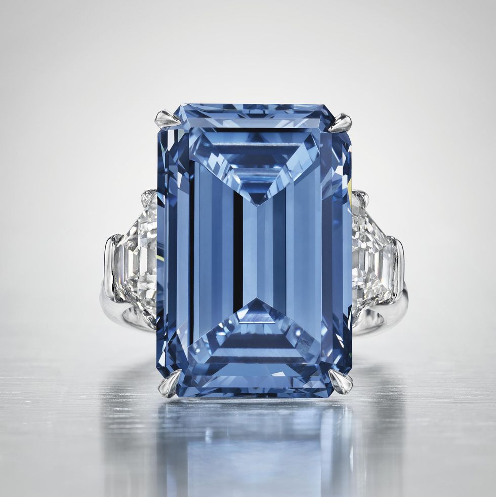 拍賣行史上40顆最貴的鑽石！從粉鑽、藍鑽到翡翠，最貴落槌超越21億新台幣天價