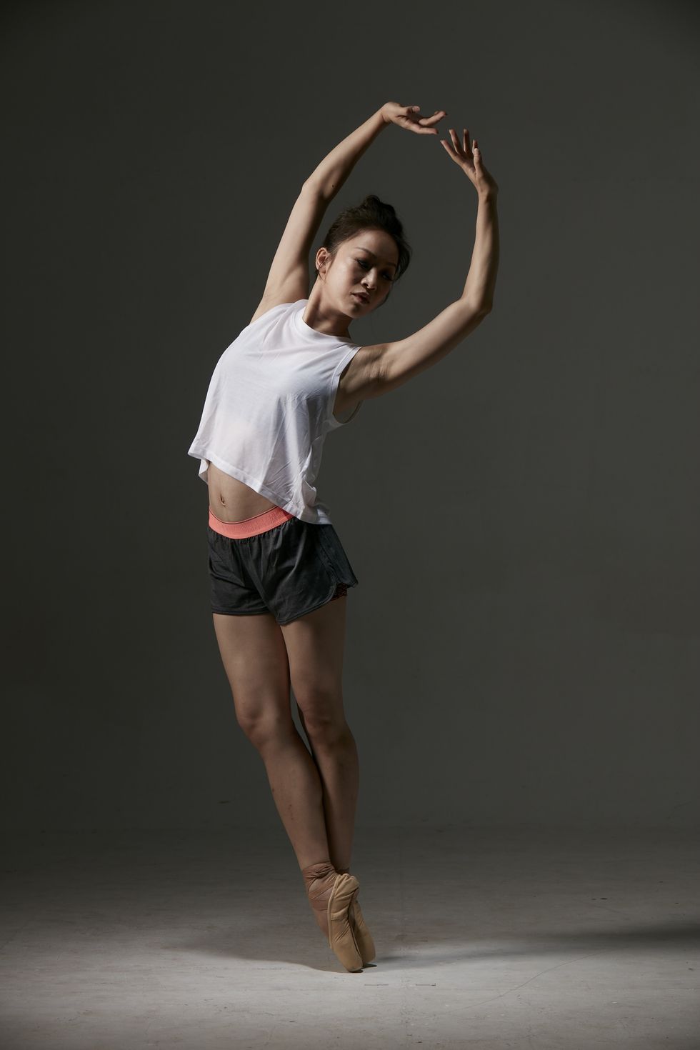Ballet dancer, Beauty, Footwear, Dance, Athletic dance move, Shoulder, Leg, Fashion model, Fashion, Dancer, 