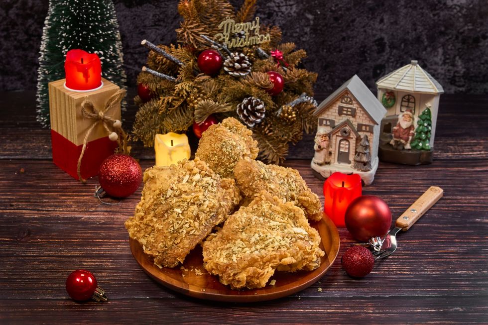 肯德基聖誕限定「奶油香蒜雪花脆雞」濃郁上市！澎湃聖誕大餐再加碼整隻「紐奧良烤全雞」