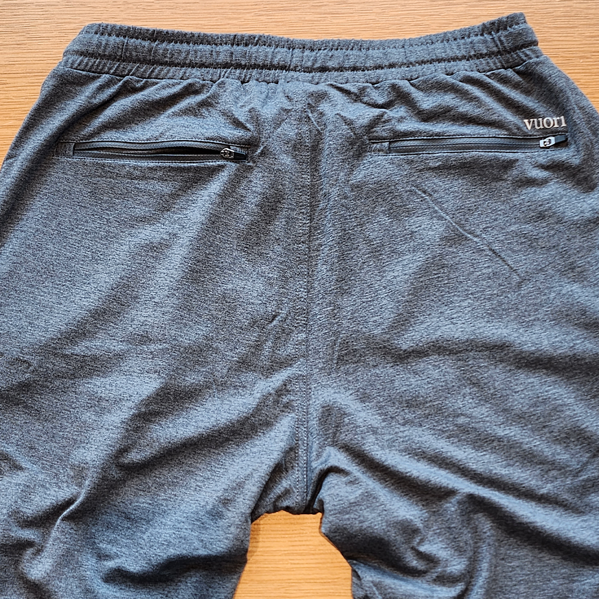 Vuori performance jogger discount review