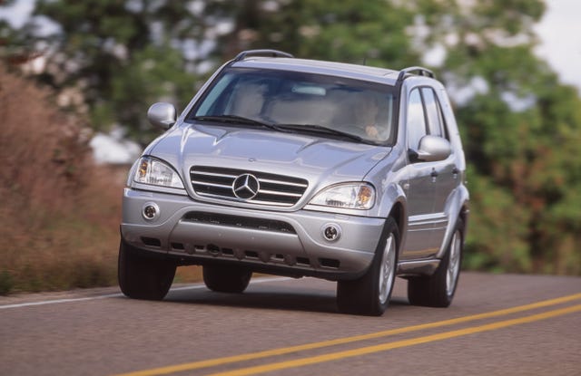 Diuji: Mercedes-Benz ML55 2000 Membawa AMG ke Lipatan SUV