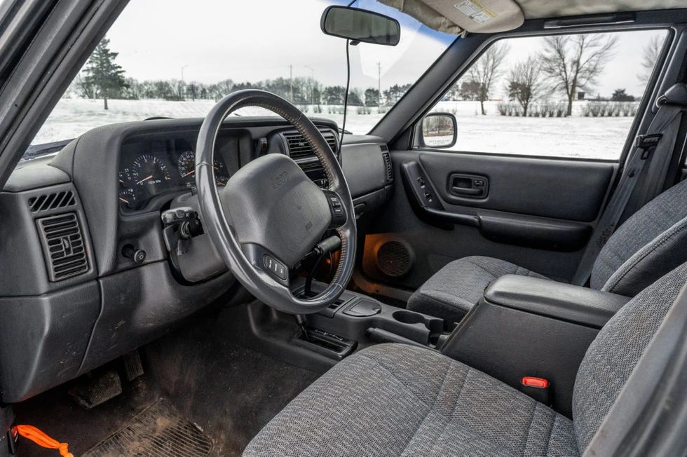 2001 jeep cherokee sport 4x4 with dominator track system interior